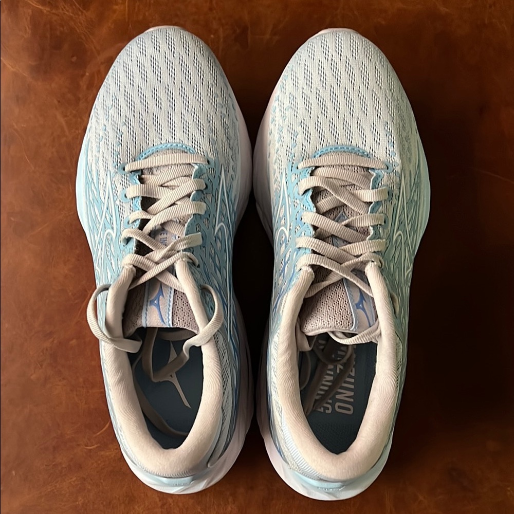 Mizuno Blue and White Athletic Shoes Sleek Design Supportive Midsole